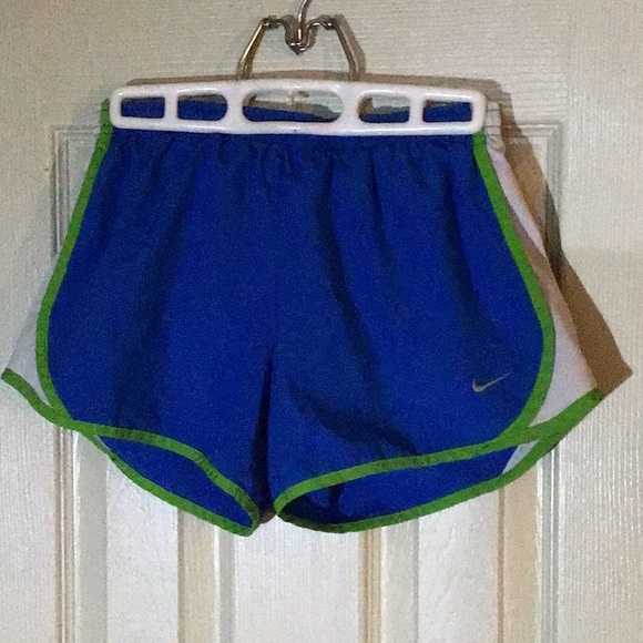 Youth Nike dri fit lined athletic shorts in great preowned condition. Size large - Picture 7 of 11